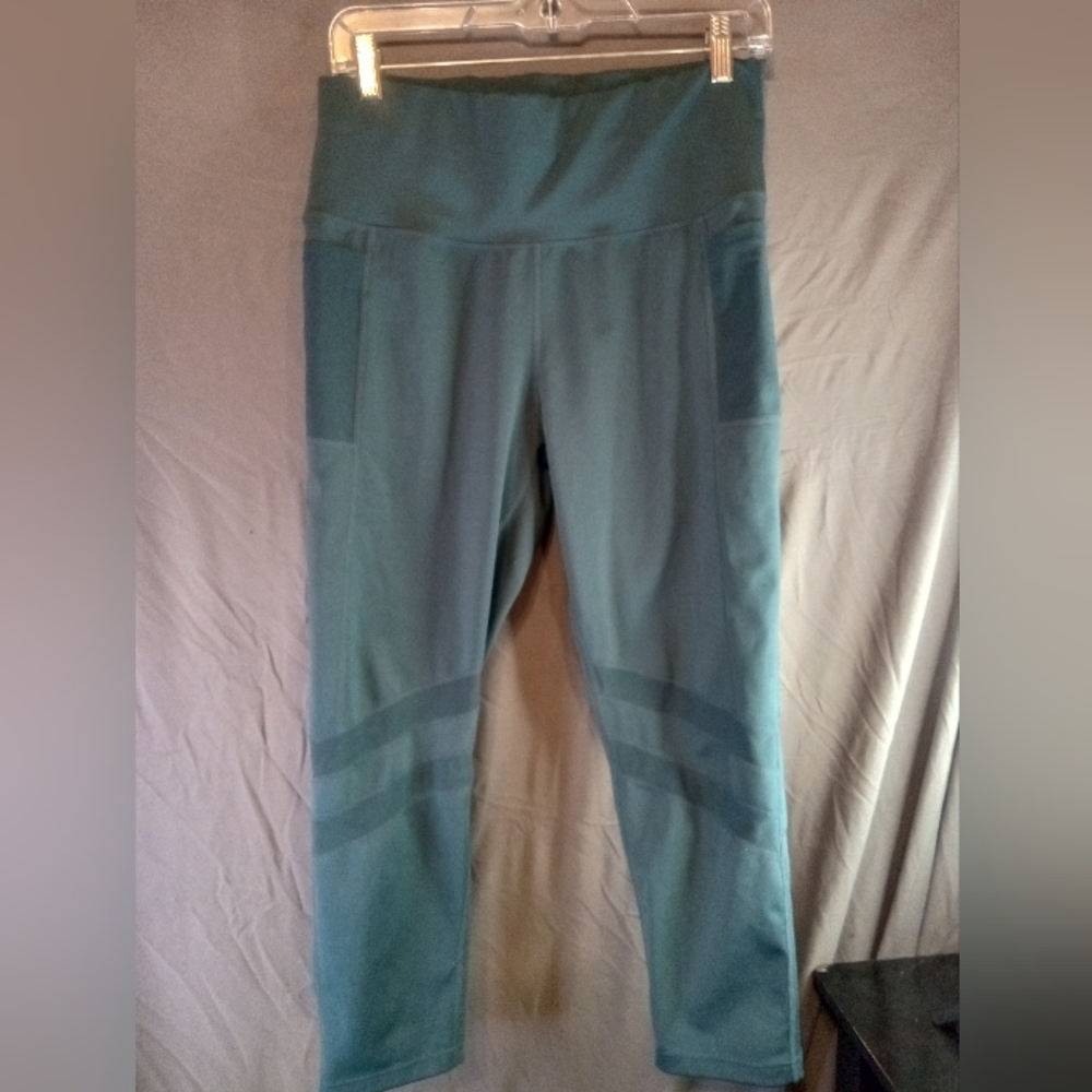 Women's Level Up Green High-Waisted Yoga Capri Leggings